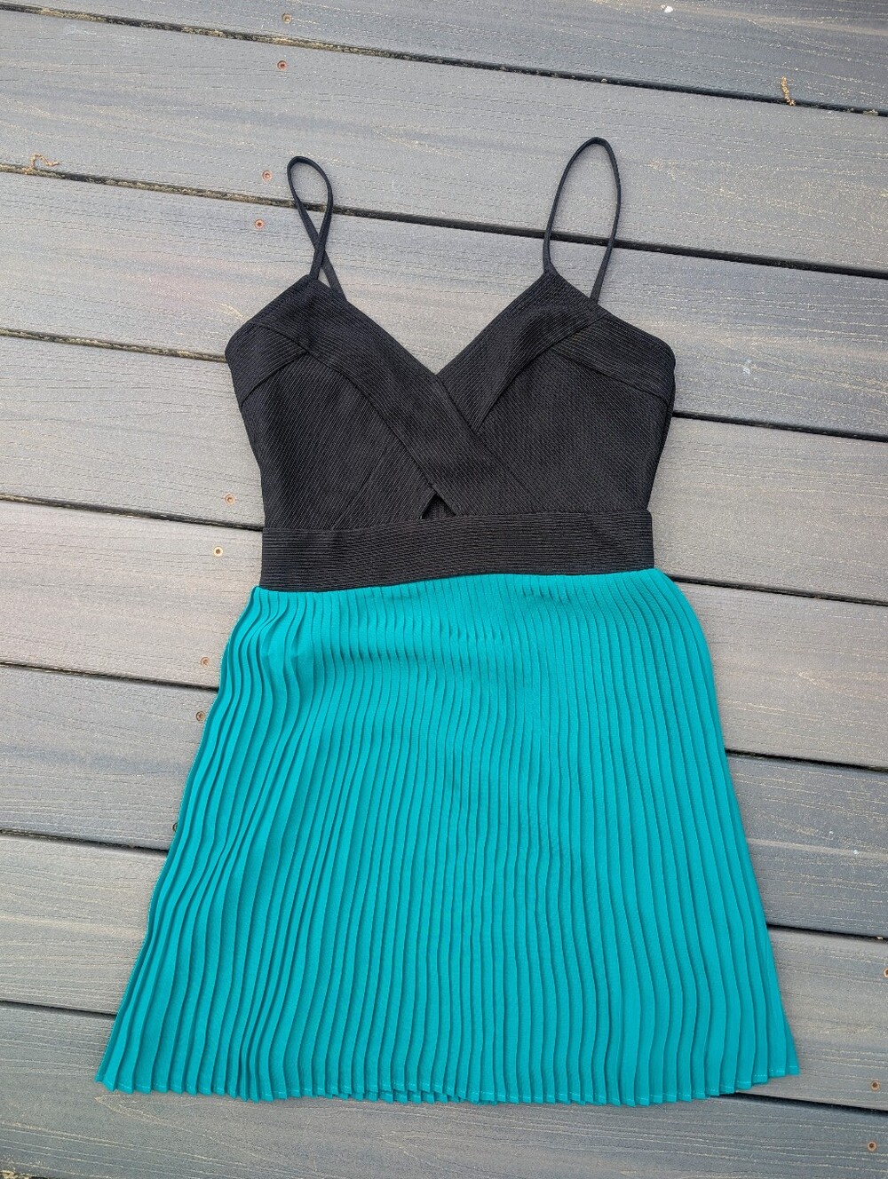 Material Girl Black Emerald Green Pleat Skirt Cut-out A-Line Dress SMALL